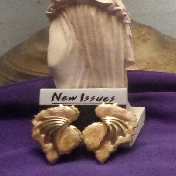 NEW ISSUES VINTAGE GOLDTONE EARINGS - Picture 4 of 5